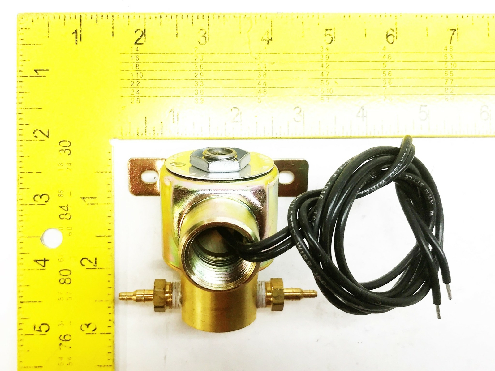 Johnson Controls 110/120 Volt 3-Way Solenoid Air Valve V-2410-2 NOS