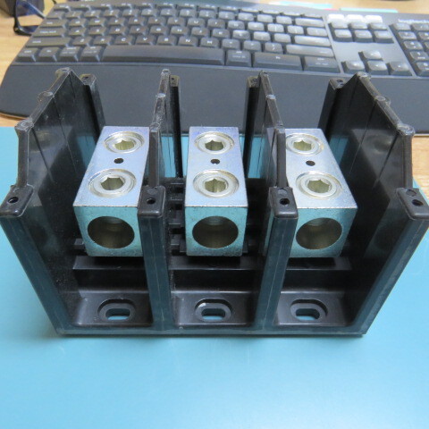 BUSSMAN 16303-3 Qty of 1 per Lot Barrier Terminal Blocks 3P 600VAC/DC Pwr Dist