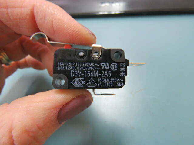 Omron Electronic Components D3V-164M-2A5 Qty of 12 per Lot SWITCH Switch sim ro