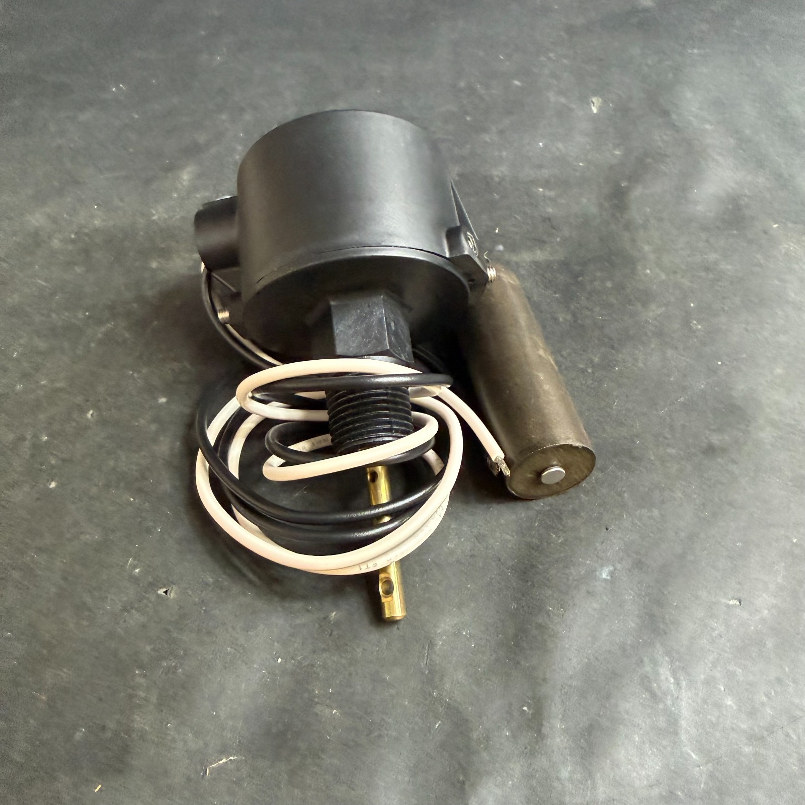 INGERSOLL-RAND 32201527 LOW OIL SWITCH ($125 OBO)