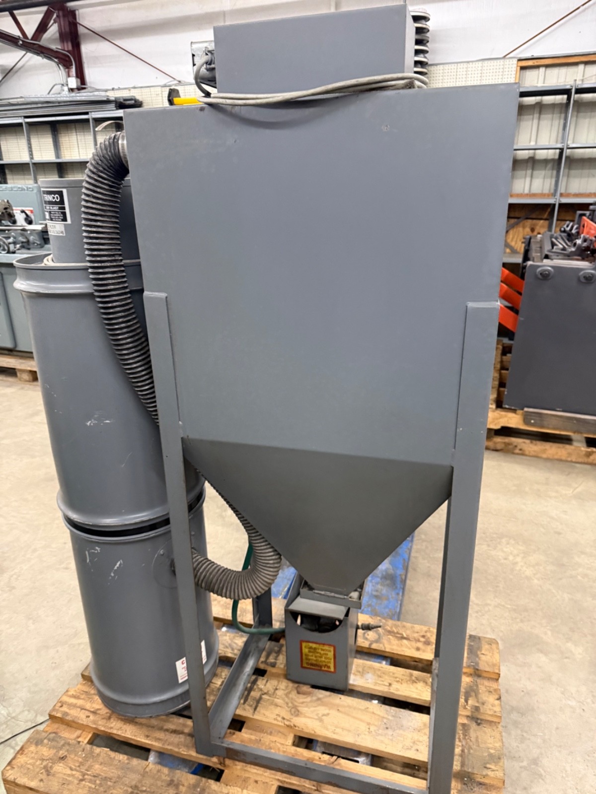 Trinco 24 BP sandblast cabinet with dust collector