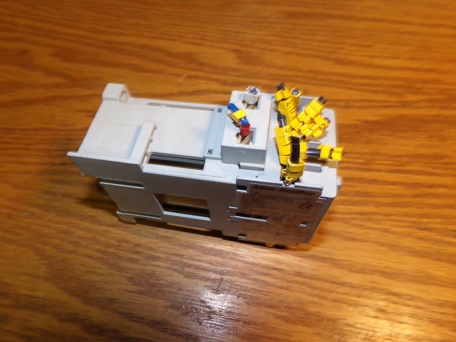 Allen Bradley series A Relay 100-C09Z*01 *FREE SHIPPING*