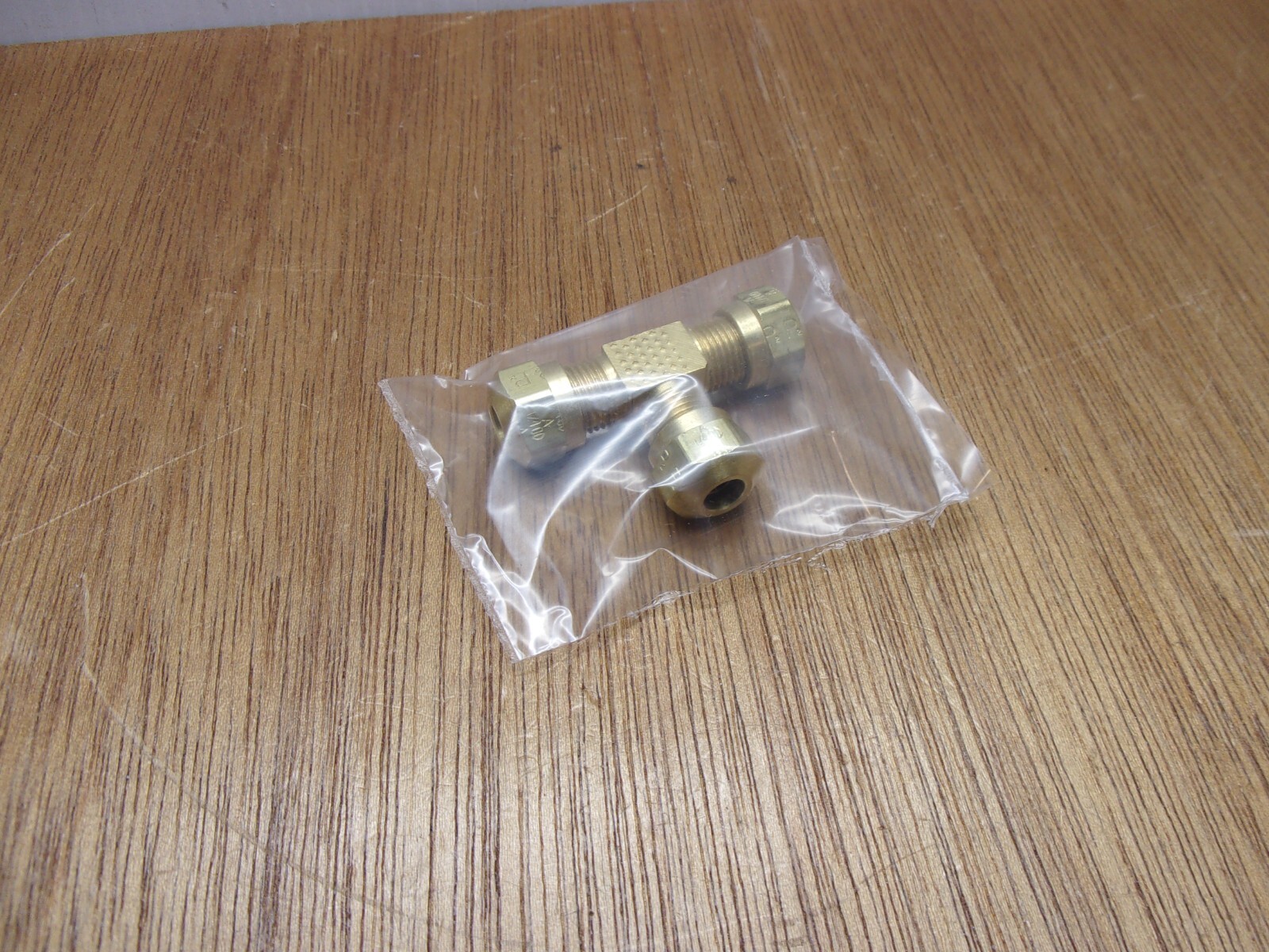 Parker 264NTA-4 Brass Union Tee 1/4″ Tube Compression DOT Approved 150 PSI USA