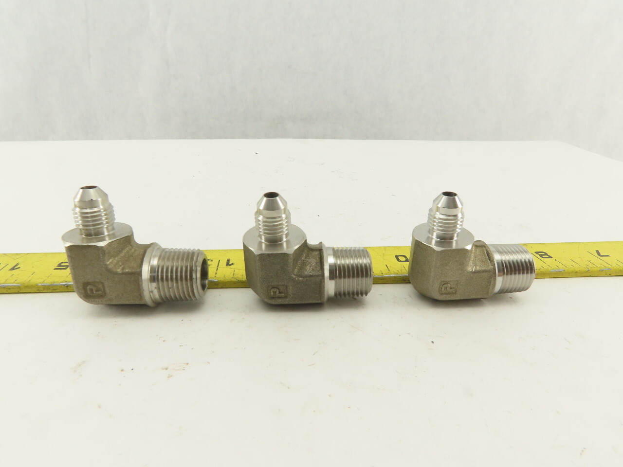 Parker 4-6CTX-SS 316 Stainless 37° Flare Tube 90° Elbow -4 JIC x 3/8″ NPT Lot/