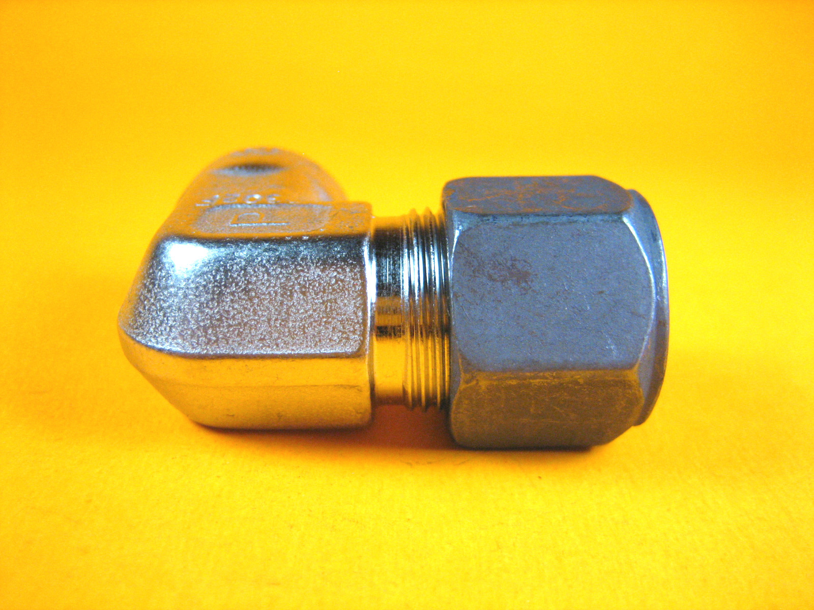 Parker – 8-4 DBZ-SS – SS Female Elbow Fitting, 1/2″x1/4″ (Lot of 3)