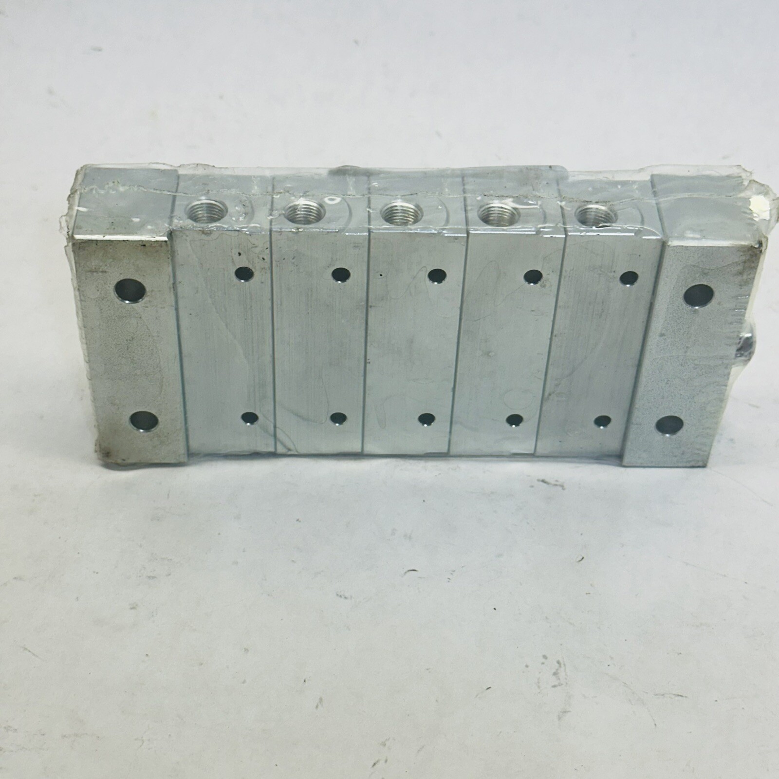 GRACO 24G487 / KF24A / D24C DIVIDER VALVE BASE PLATE