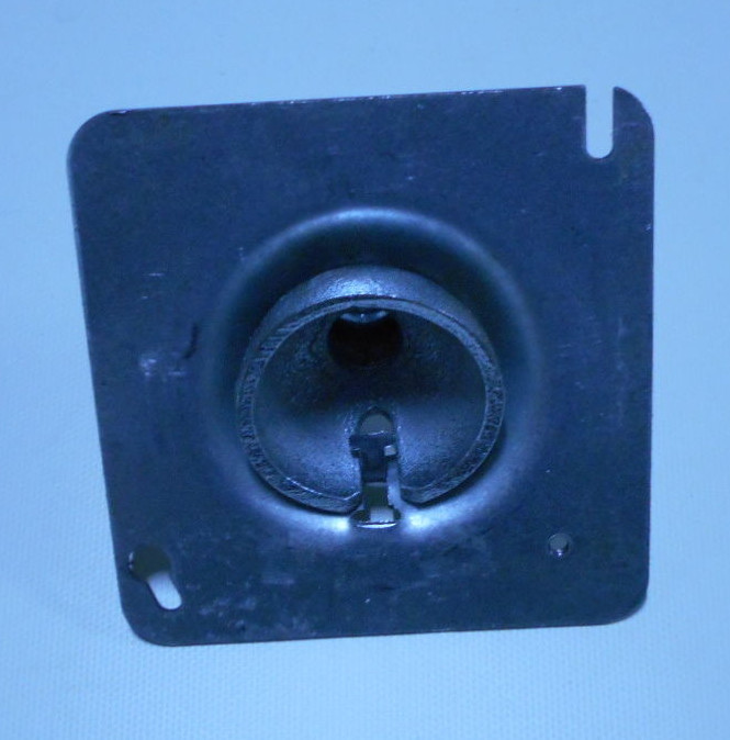 Atlas Lighting SM4 4″ Square 3/4-1/2″ Swivel Hanger For Fixtures