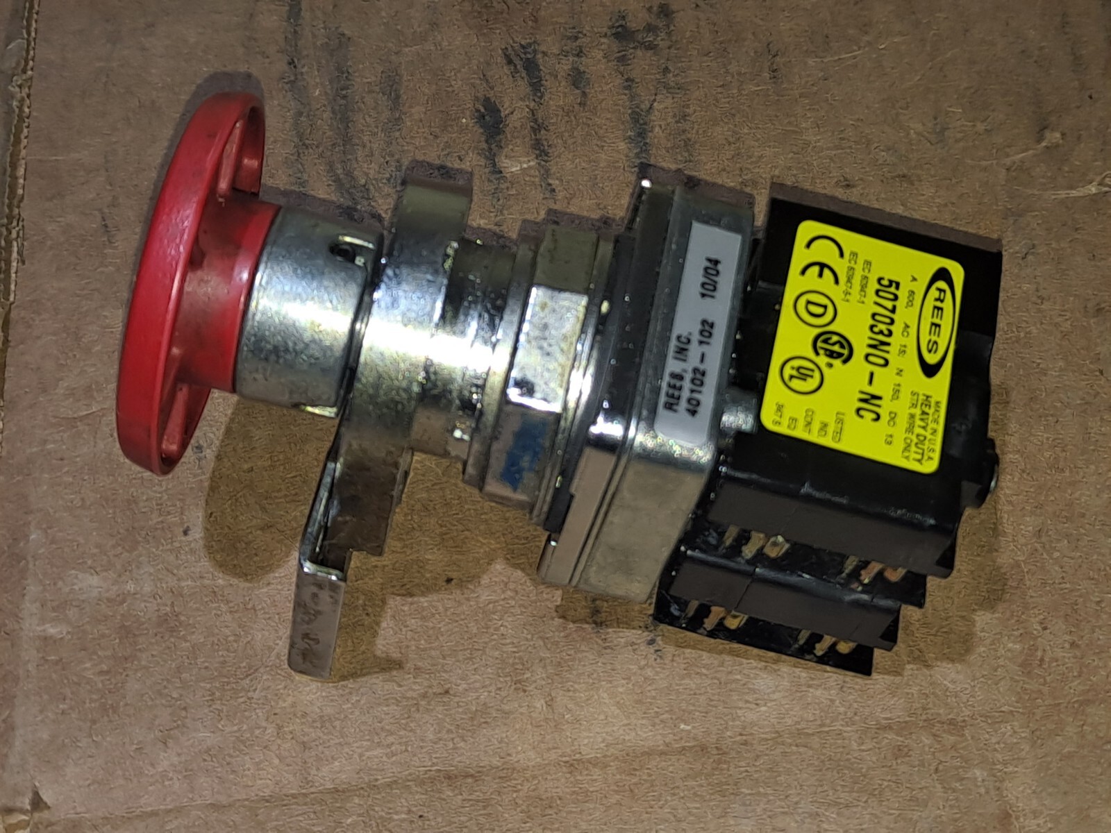 REES 40102-102 STOP PUSH BUTTON W/ (2) CONTACT BLOCKS 50703NO-NC Fast Shipping