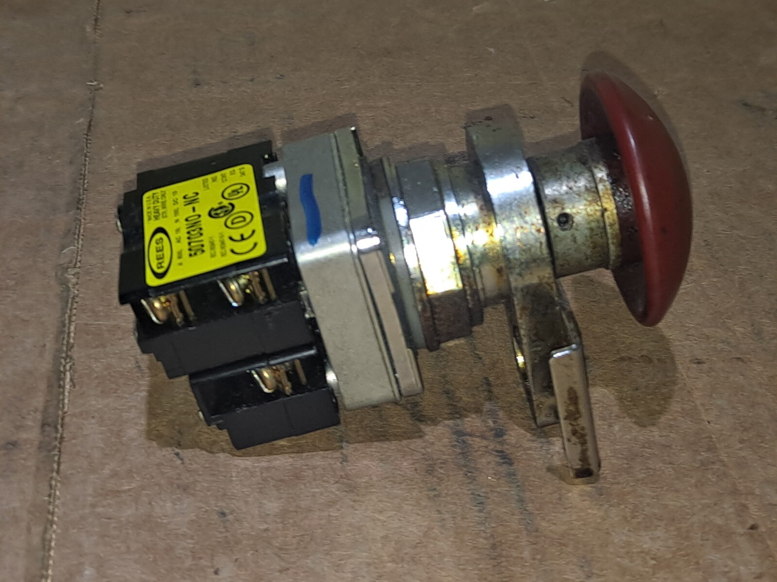REES RED PUSH PULL LOCKOUT BUTTON W/ CONTACT 50703NO-NC / 50702 B NC FAST SHIP