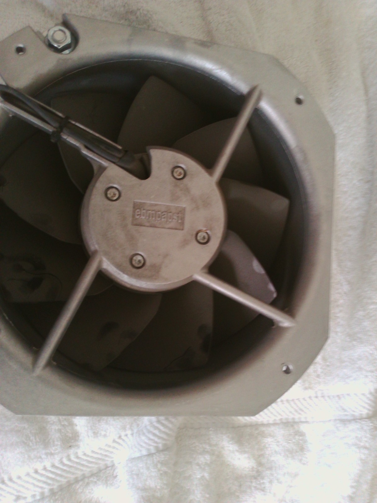 Fan EBMPAPST W2E200-HH38-13 EBM M2E068-BF
