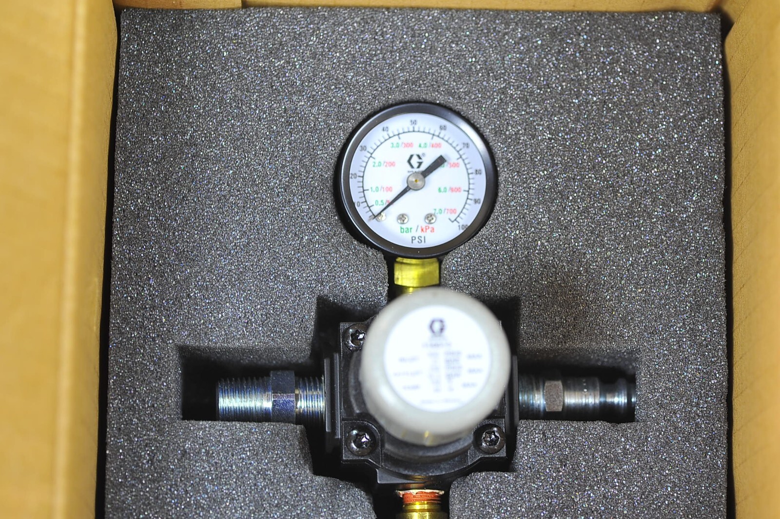 Graco Air Pressure Regulator and Gauge 0-100 psi NEW In BOX, Sealed 116513
