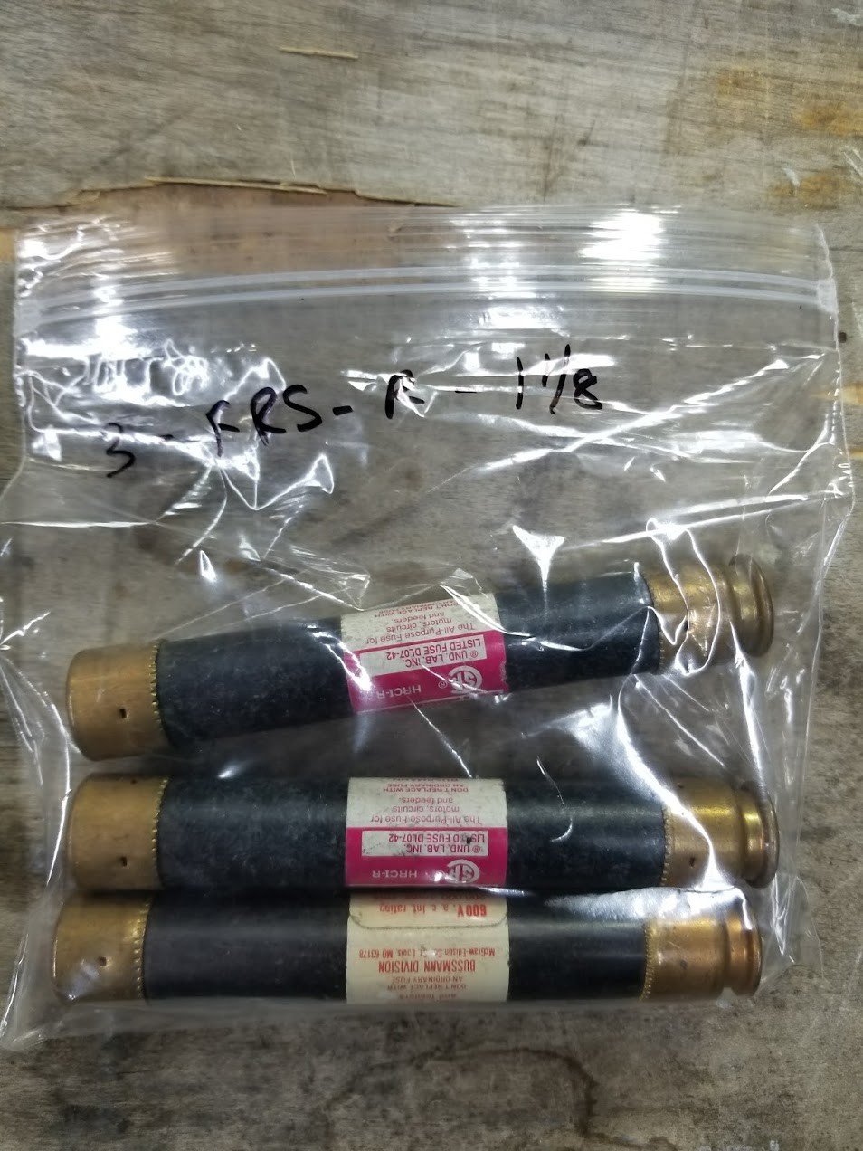 LOT OF 3 FUSETRON FRS-R-1 8/10 TIME DELAY FUSES W369