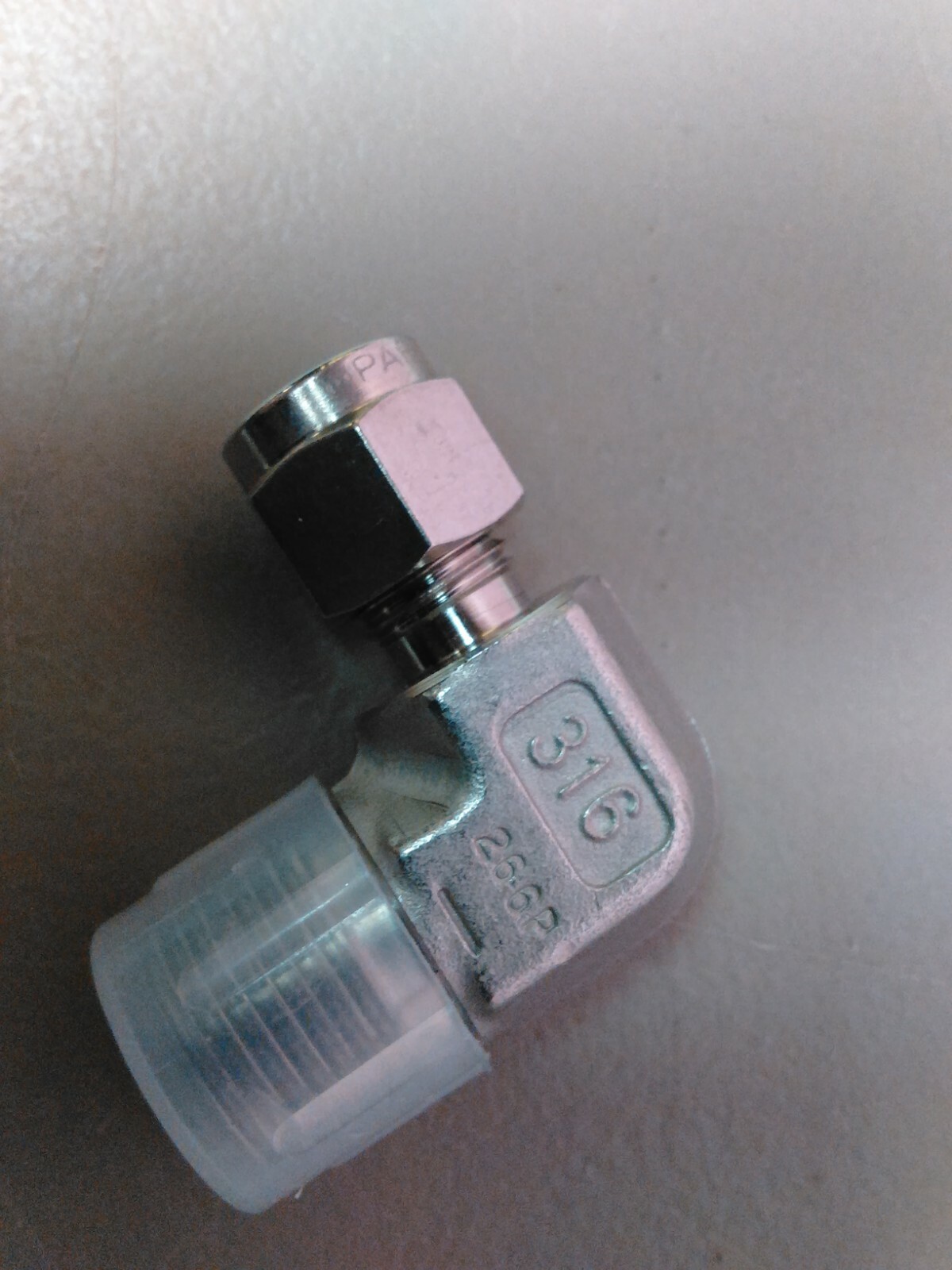 Parker 316 Stainless Steel Connector Fitting 1/4″ Compression Tube 3/8″ Male NPT