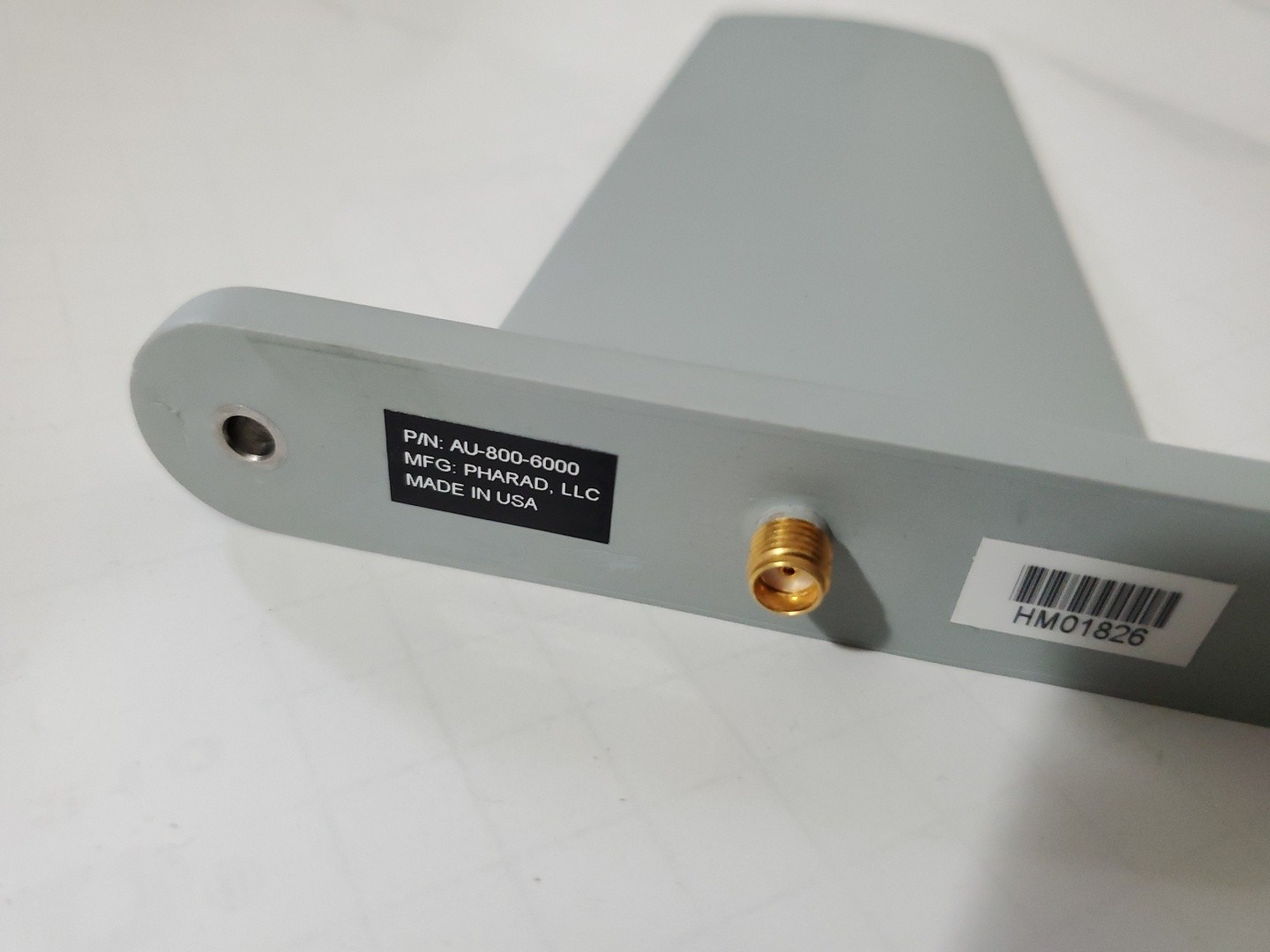 PHARAD AU-800-6000 Blade Antenna 800 MHz to 6 GHz, 2.4 to 5 dBi Gain, SMA