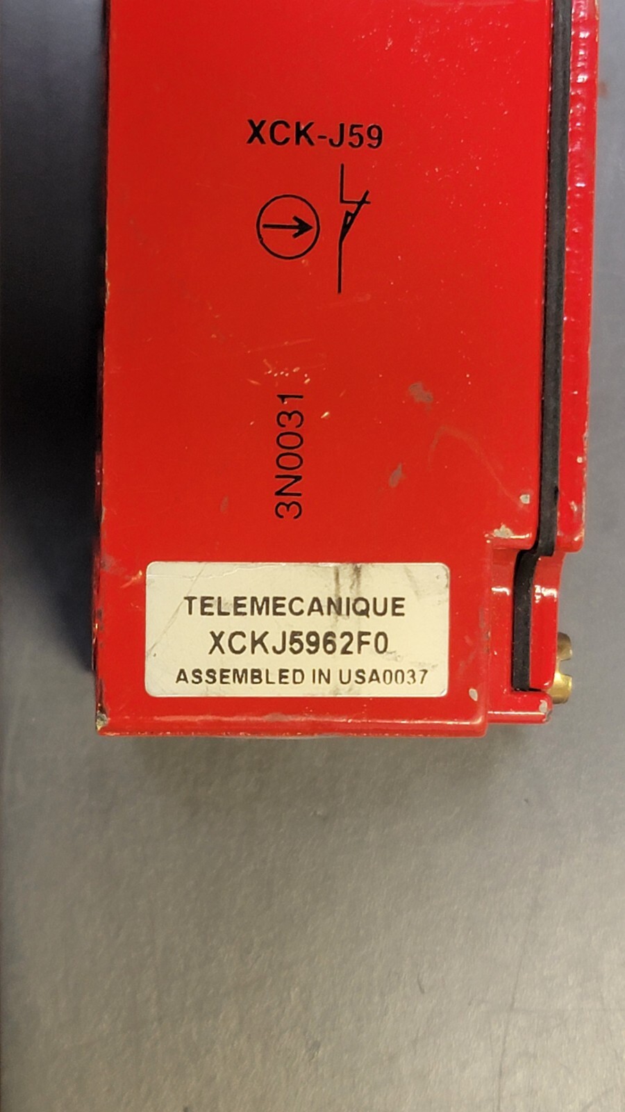 Telemecanique XCK-J5962F0/XCK-J…H7 Limit Switch 110V Coil NOS NO KEY LOC T1
