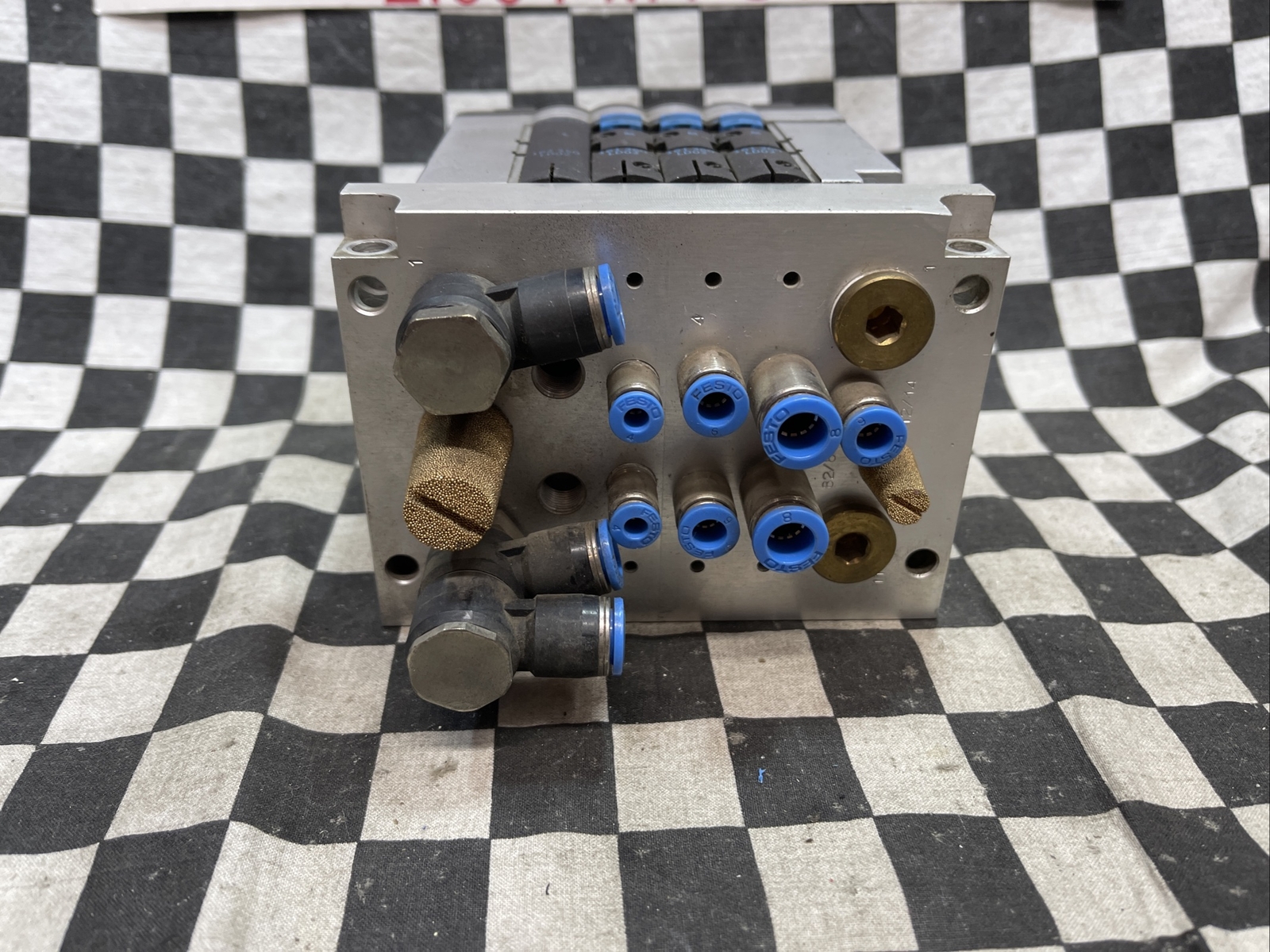 FESTO CPV14-GE-FB-4 CPV-14-VI CPV14-VI-P4-1/8-B 152425 152425 18260 161360