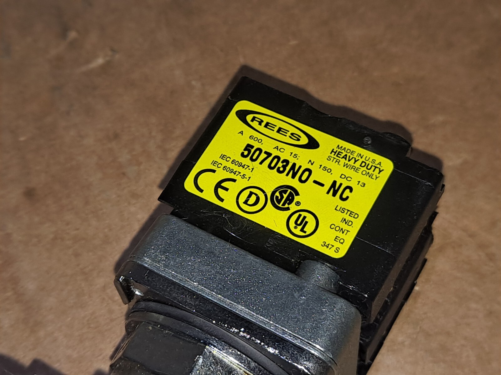 REES 40102-102 STOP PUSH BUTTON W/ (2) CONTACT BLOCKS 50703NO-NC Fast Shipping
