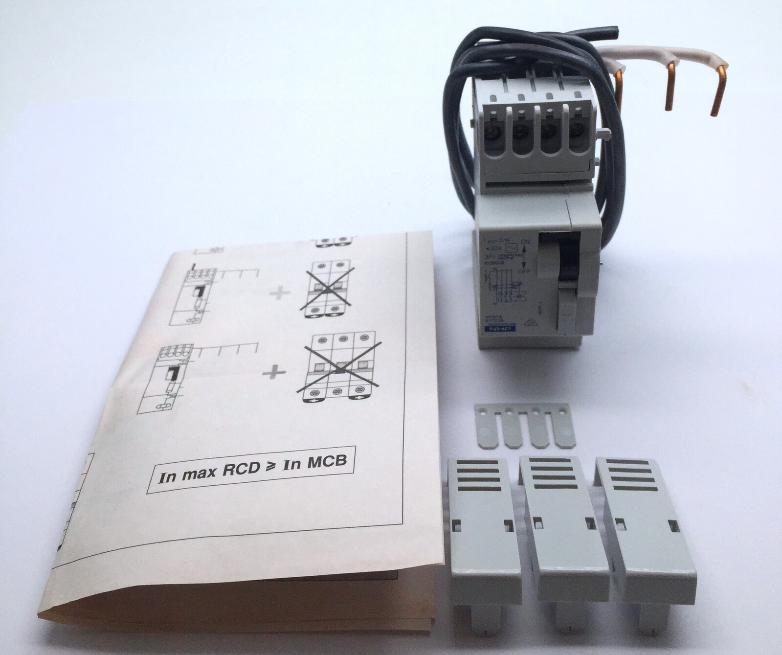 NHP 677238 DIN-SAFE Clip On 3P+N 32A 100mA AC 11974 M Module DSRCM321003PN
