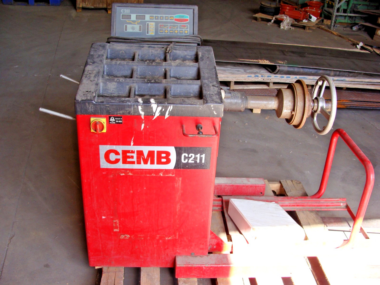 CEMB C211 AUTOMATIC WHEEL BALANCER FOR CARS & HEAVY VEHICLES LIKE BUSES & TRUCKS