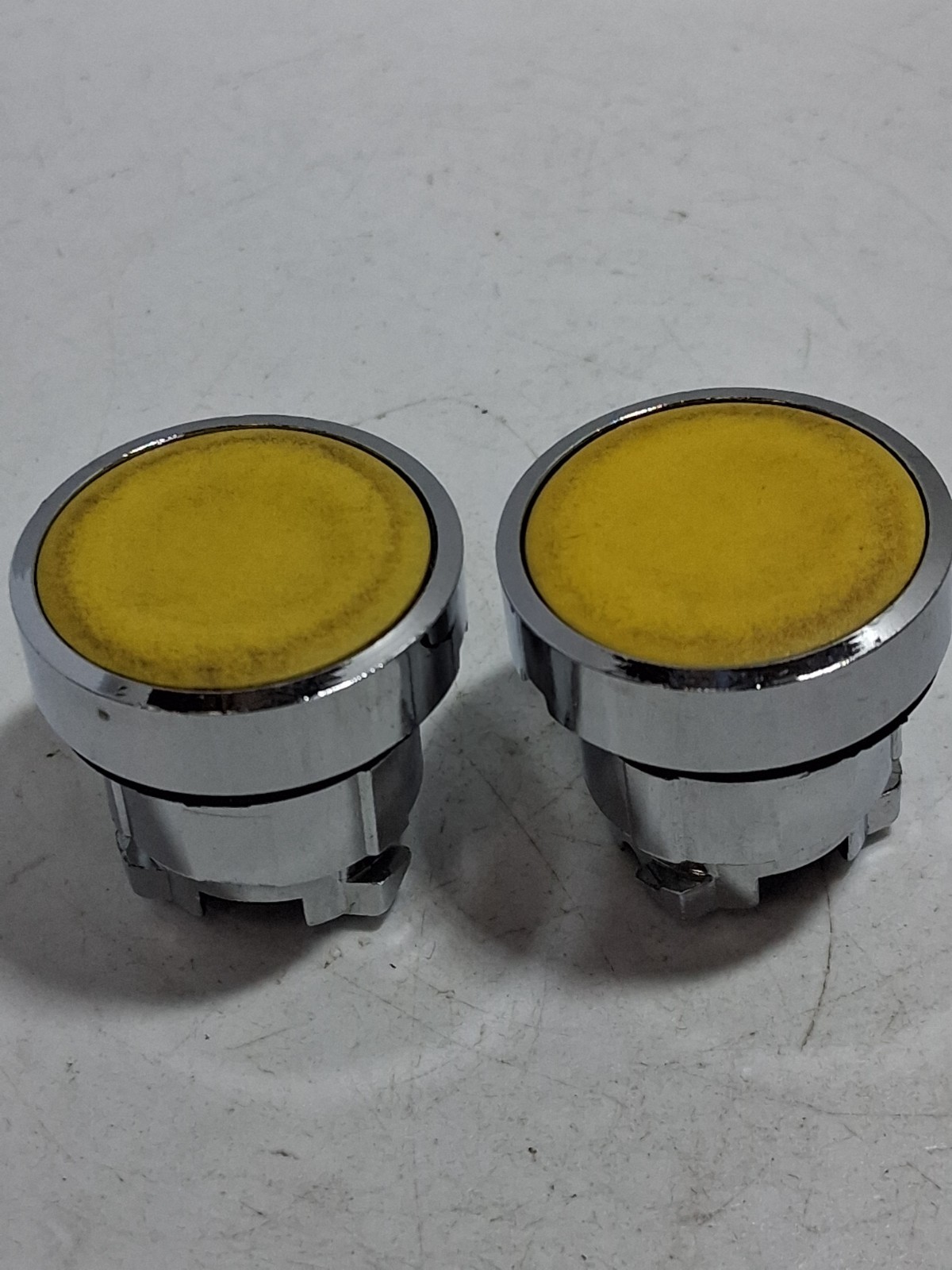 TELEMECANIQUE ZB4-BA5 PUSHBUTTON OPERATOR FLUSH YELLOW (LOT OF 2)