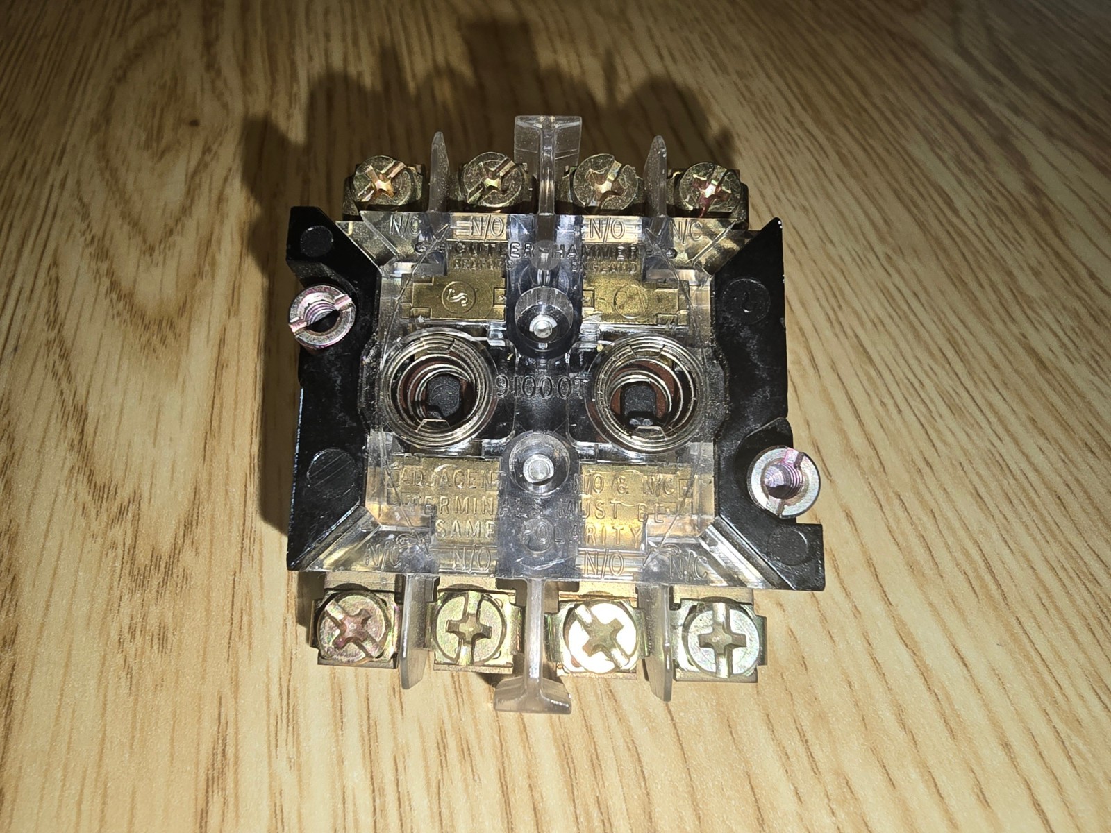 CUTLER HAMMER 10250T 91000T 2NO, 2NC CONTACT BLOCK