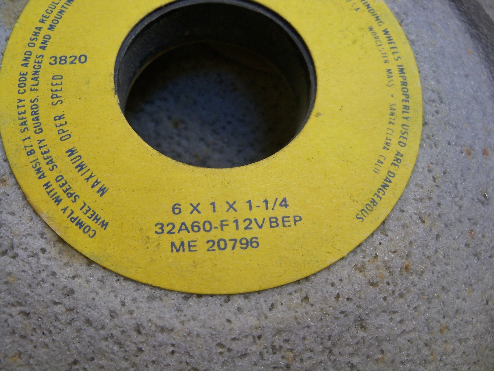 Norton 6X1X1-1/4 Grinding Wheel 32A60-F12VBEP 3820 RPM Lot of 4