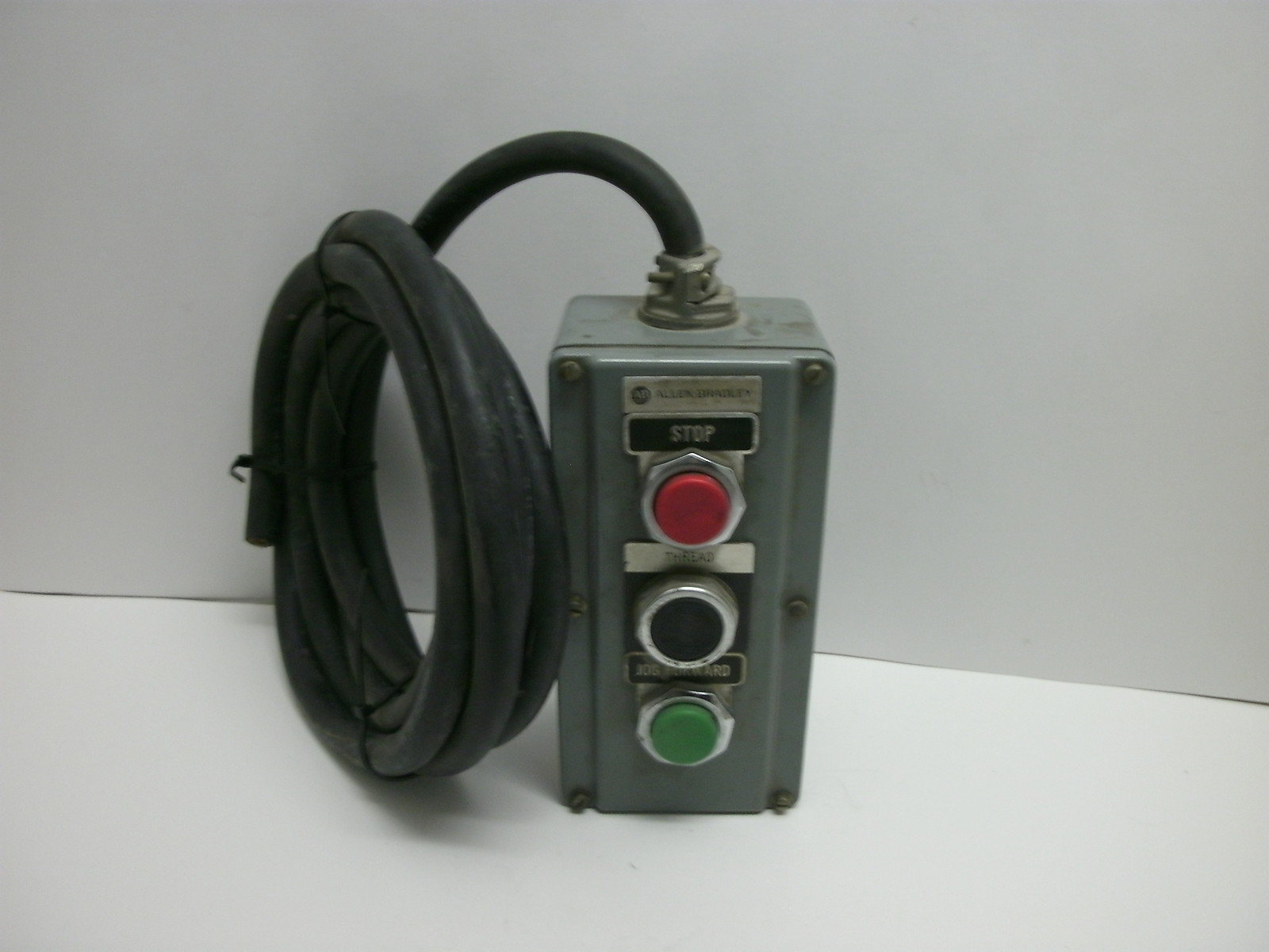 ALLEN BRADLEY 3 BUTTON CONTROL STATION W/3 PUSH BUTTON MOMENTERY SWITCHES