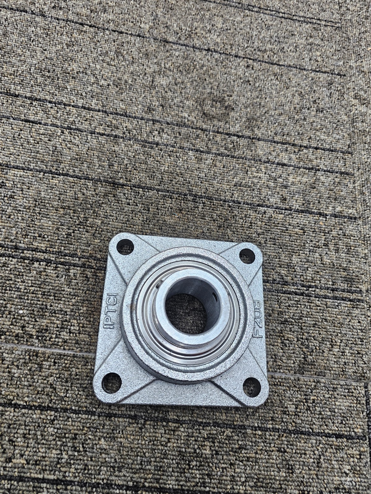 IPTCI F208 4 BOLT FLANGE PILLOW BLOCK BEARING 1.375″ Bore Approx