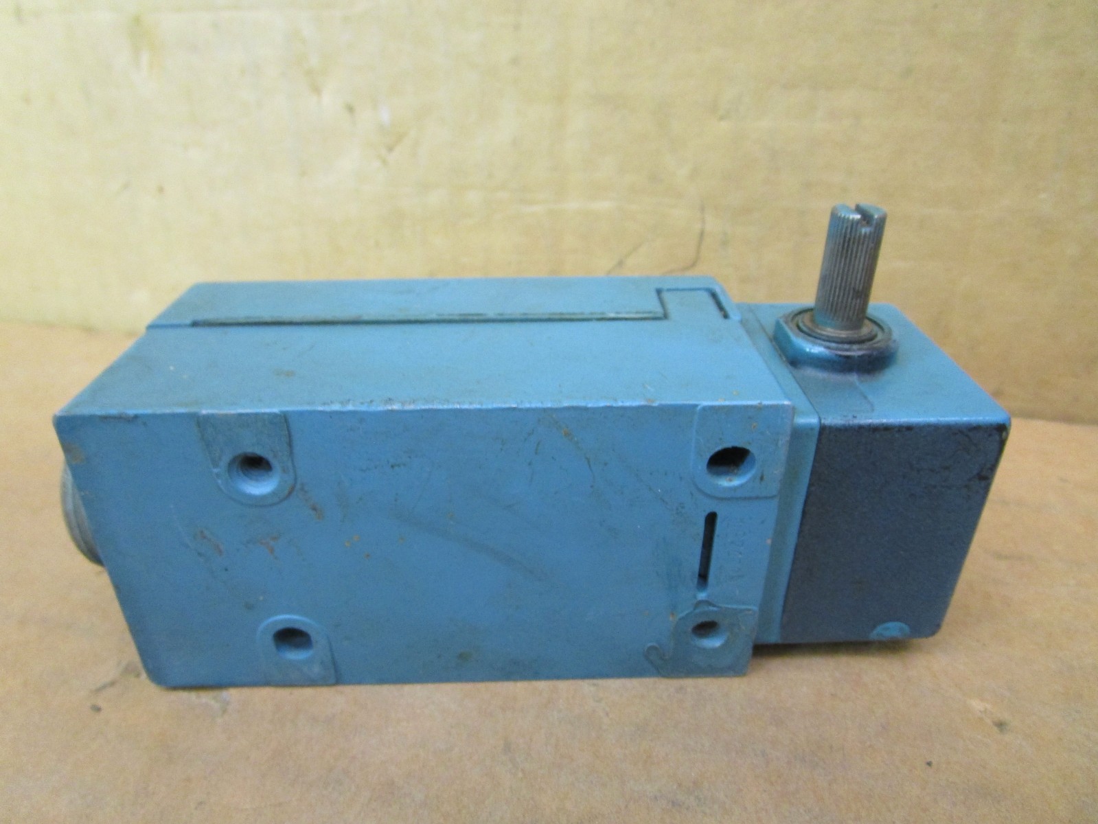 Micro Switch LSP2B Heavy Duty Limit Switch 10 AMPS 600 VAC 51395LR