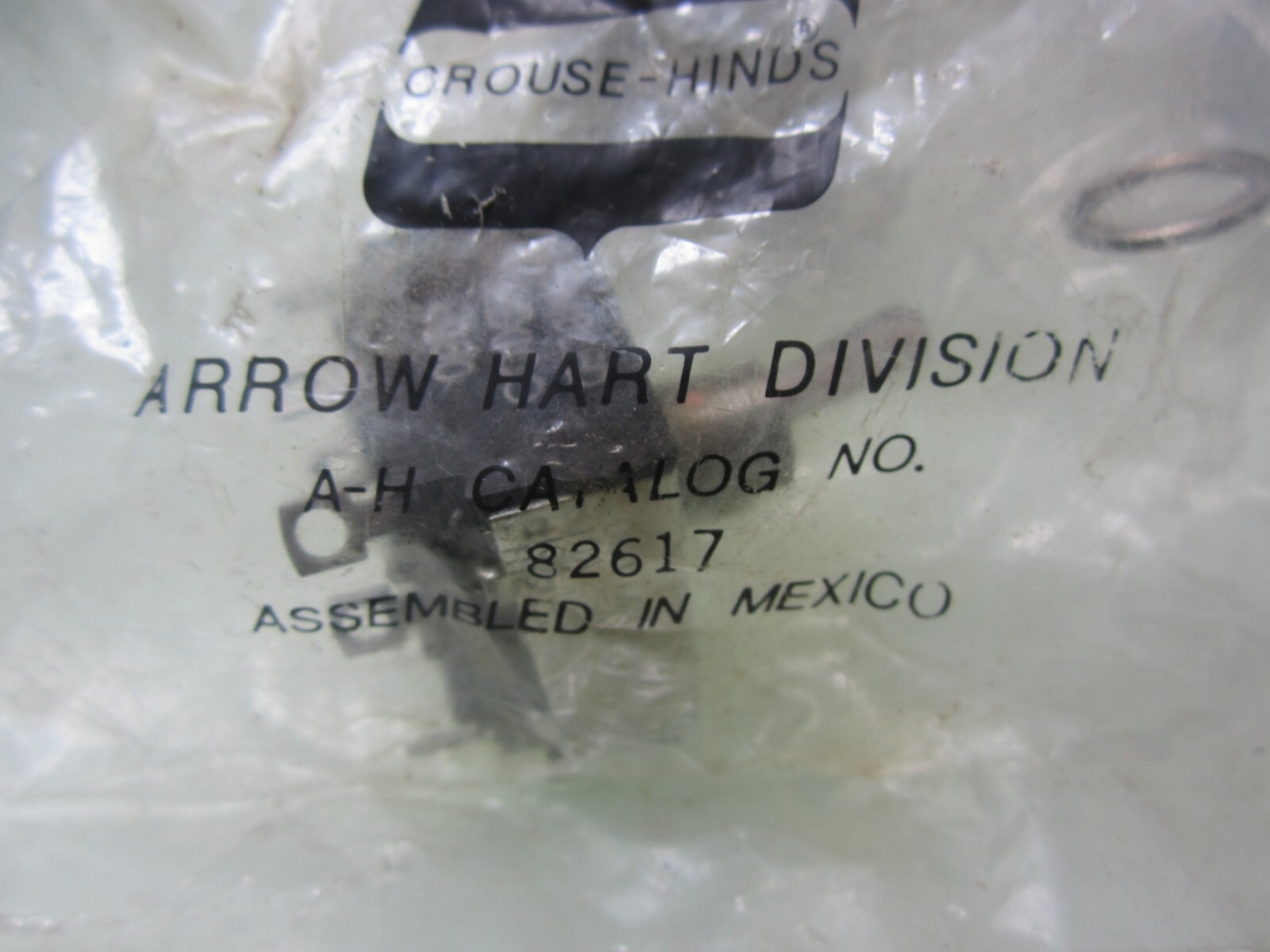 2 Arrow Hart 82617 Toggle Switchs 1 COLE H. 1 CARLING 4X203 switches