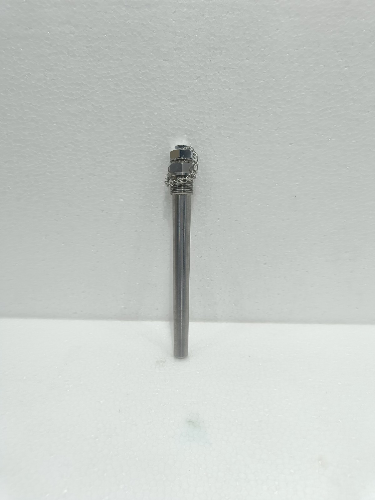 STAINLESS STEEL THERMOWELL WITH THREADED CONNECTION AND PROTECTIVE CAP – 1/2 NPT