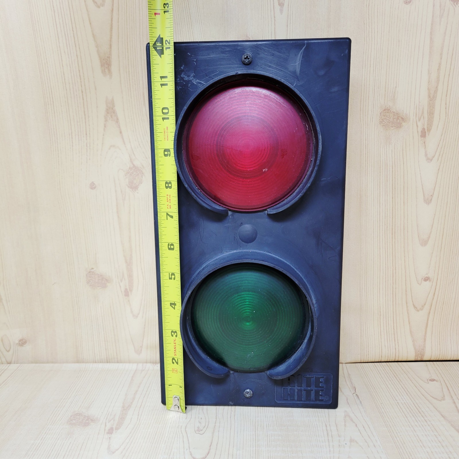 Rite Hite DOK LOK Vehicle Restraint Red Green Light