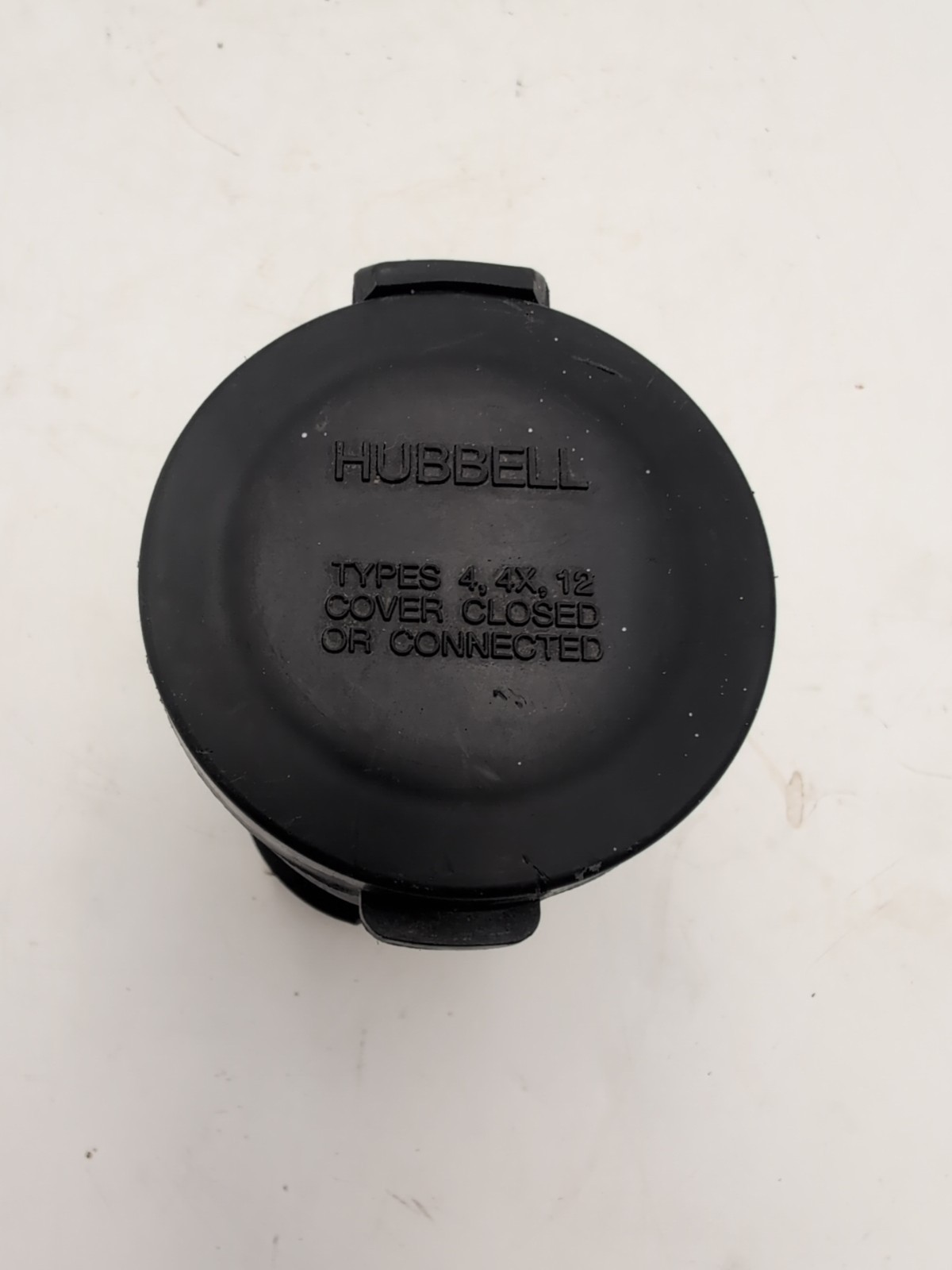 Hubble Female Locking Device Connector W/Watertight Shroud 20A, 125V, HBL2313SW