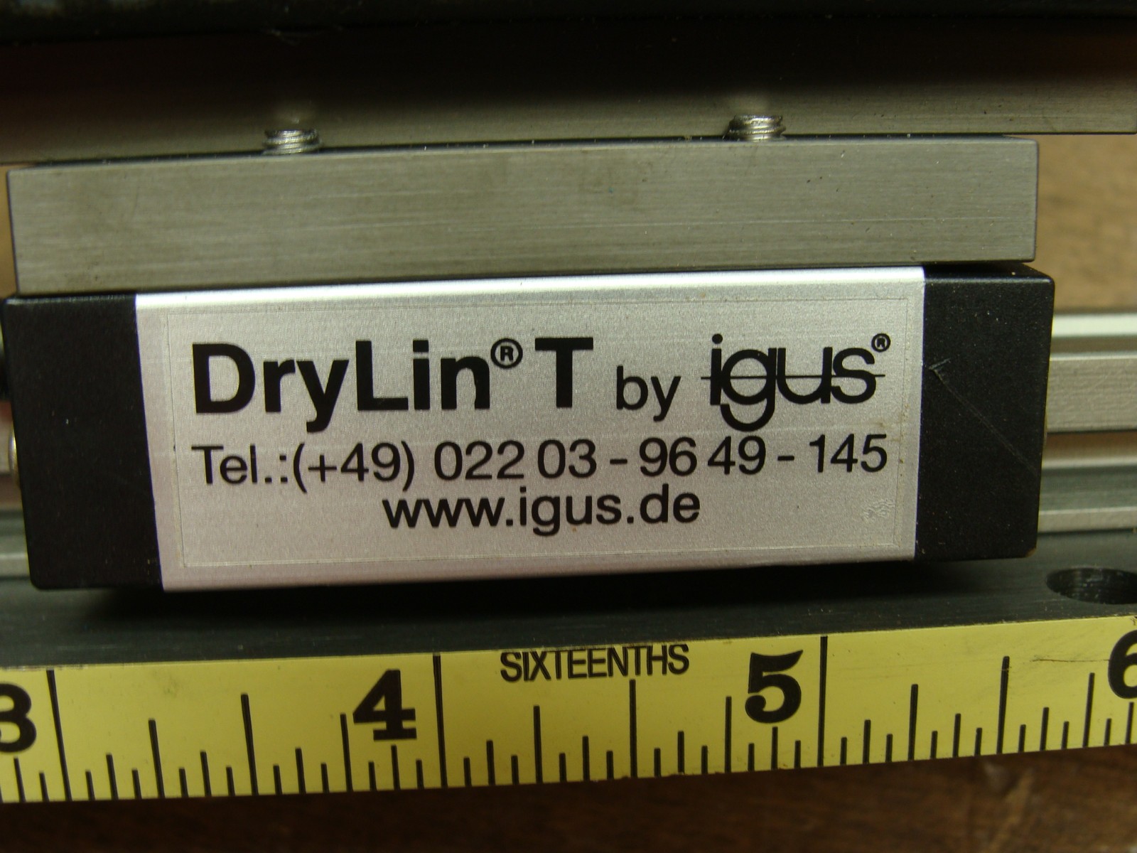MICROSCAN EZ BARCODE SCANNER FIS-6700-0014 W/IGUS DRYLIN T LINEAR GUIDE BLOCK
