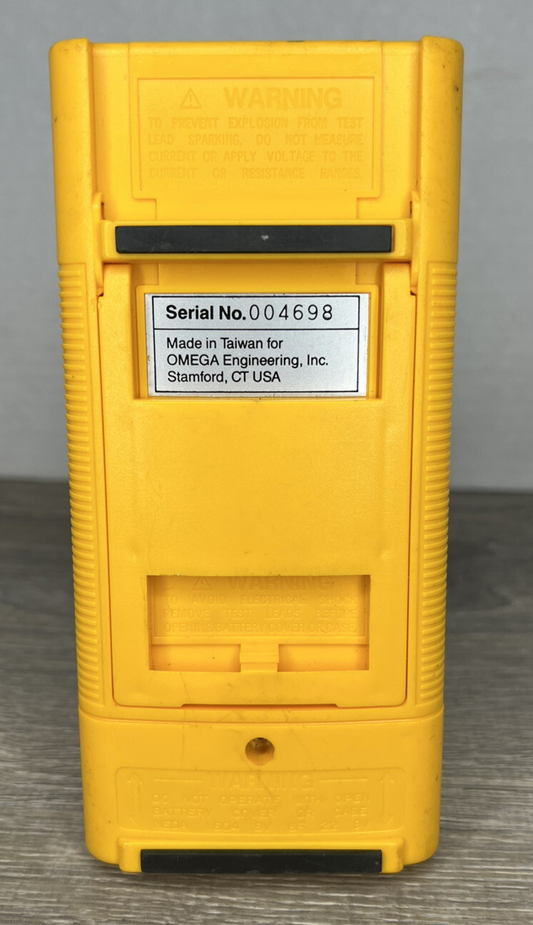 Omega HHM57A Digital Multimeter Thermometer With Case Working