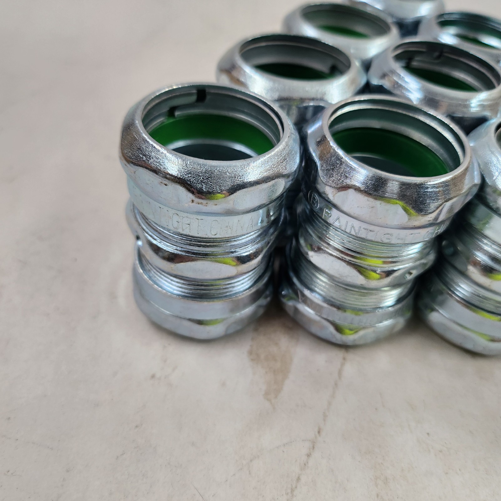 Bridgeport 262-SRT 1″ Raintight EMT Coupling – 10 Fittings Lot