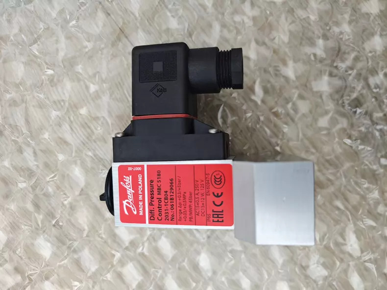 1PC New Danfoss Pressure Controller MBC5180 061B128066 New Original