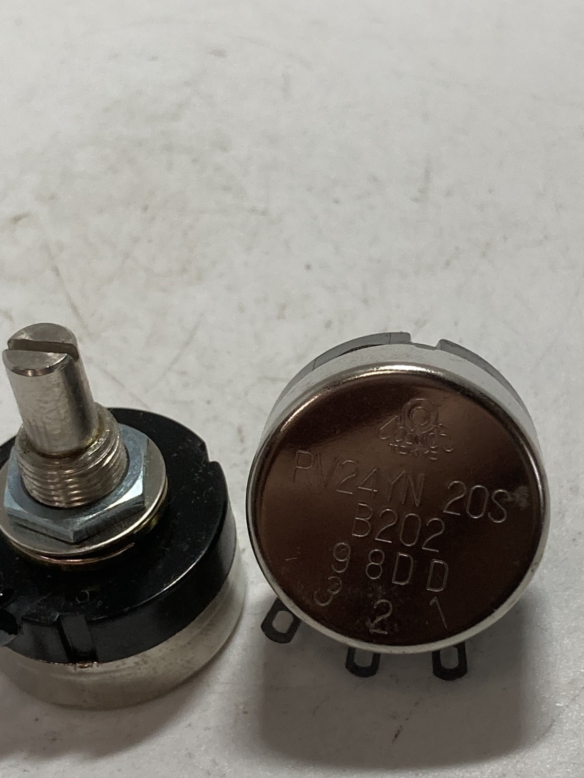 TOCOS RV24YN20S POTENTIOMETER 1 TURN 5K OHMS (LOT OF 2) NNB