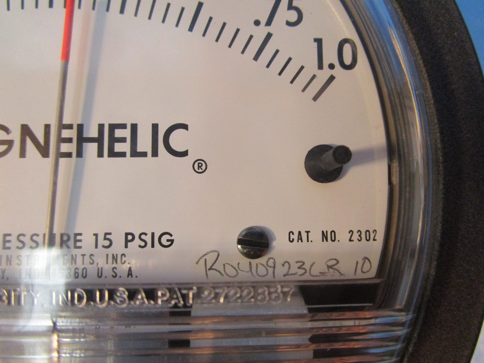 DWYER 2302, Magnehelic pressure gauge, 1-0-1 Inches of Water