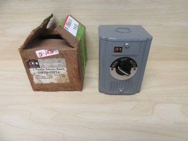 Cutler Hammer 10250H1027A Switch Station