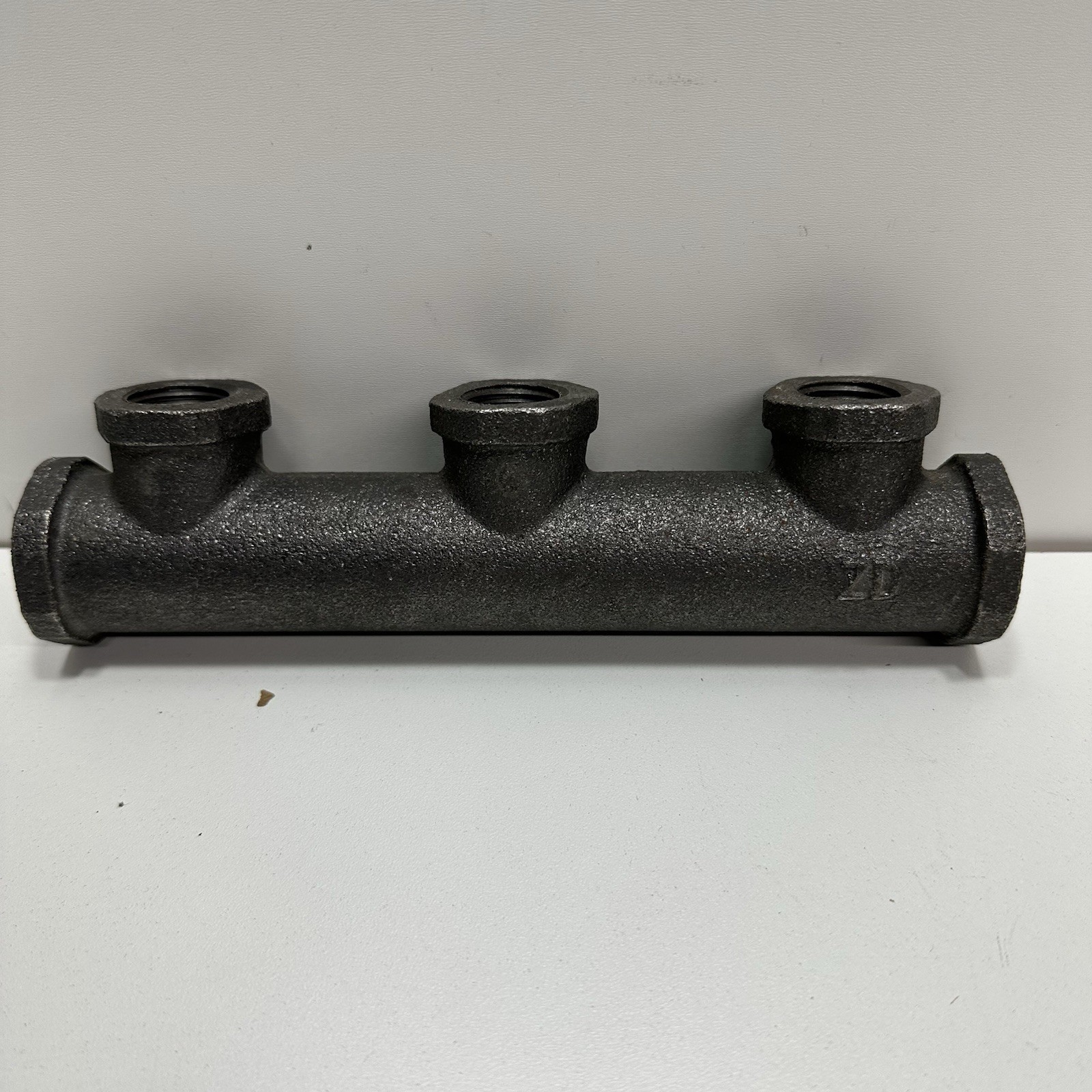 New 2 Gastite 3 Portman 2135 Manifold Cast 3 NPT Port (3/4″ x (3) 1/2″ x 1/2″)
