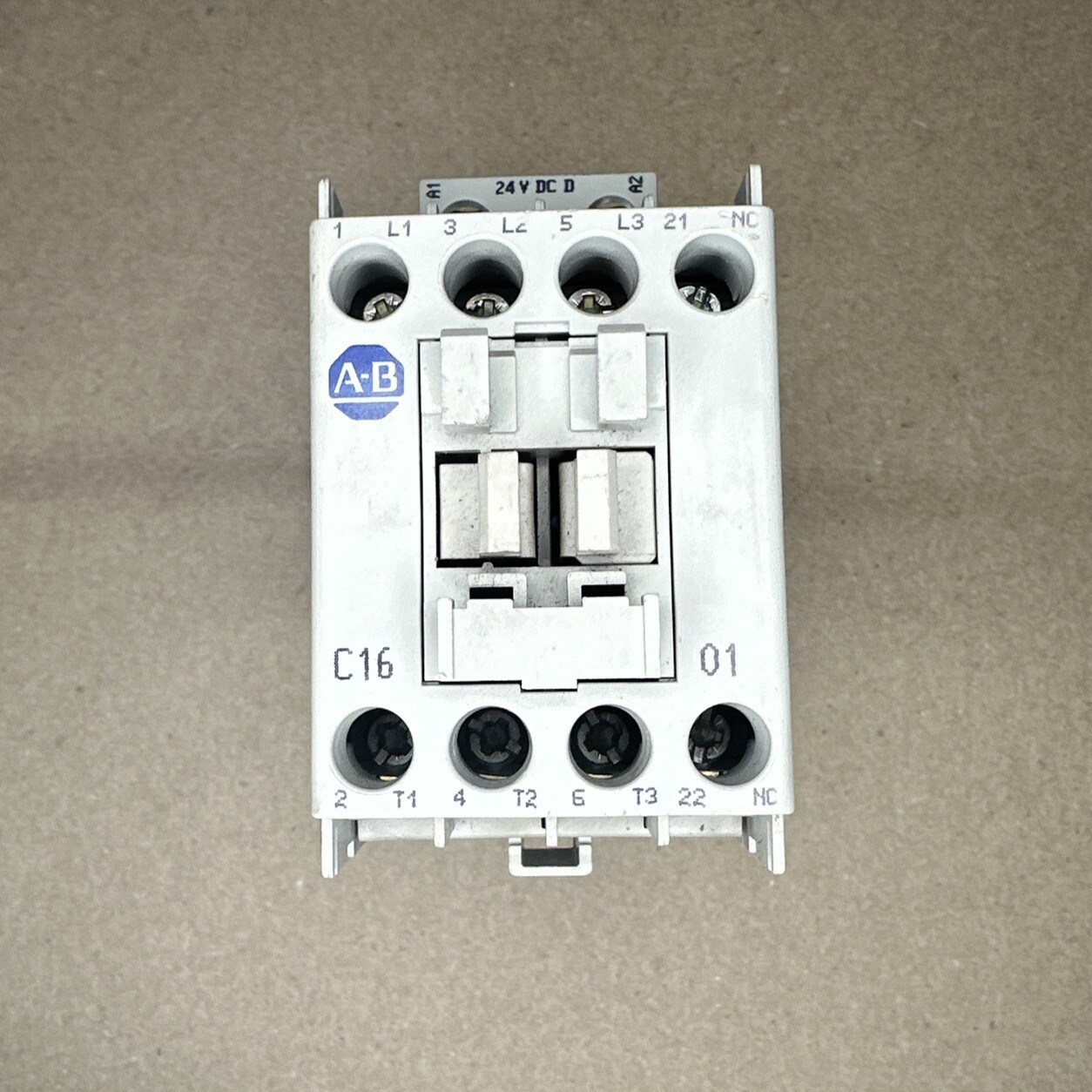Allen Bradley 100-C16D*01 Contactor Relay Series B 100-C16D 01 Ser B 100C16D01