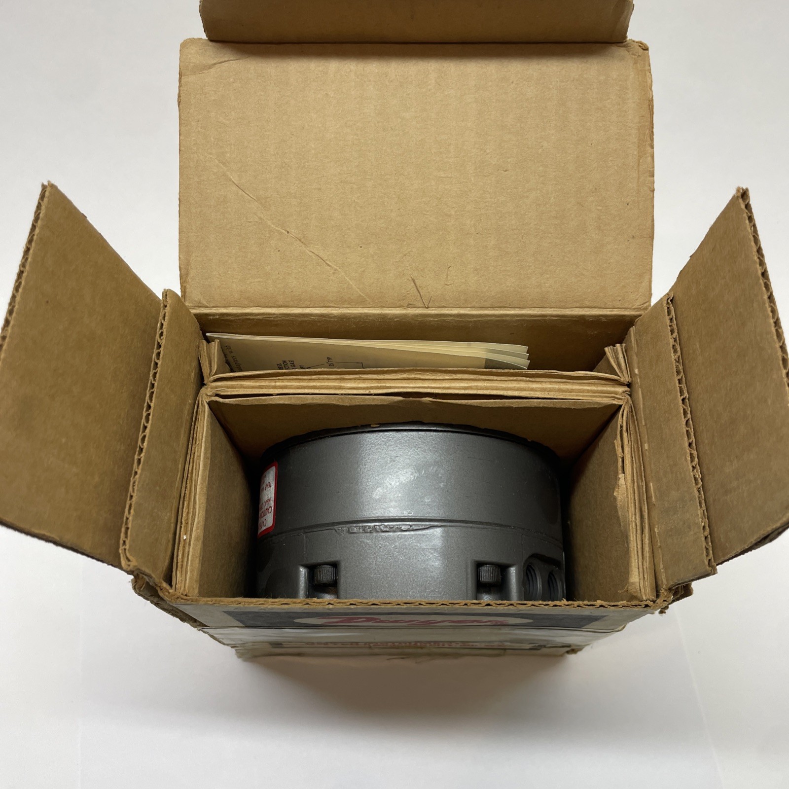 NEW Dwyer 4002 Capsuhelic Differential Pressure Gage – 0-2″ W.C.