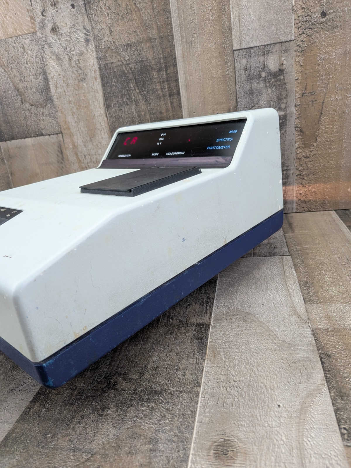LKB Biochrom 4049 Novaspec Spectrophotometer Photometer