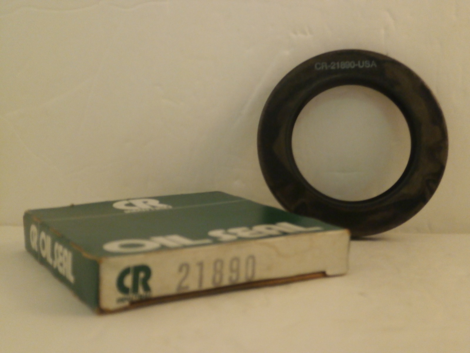 CR INDUSTRIES OIL SEAL 21890 *NEW IN BOX*