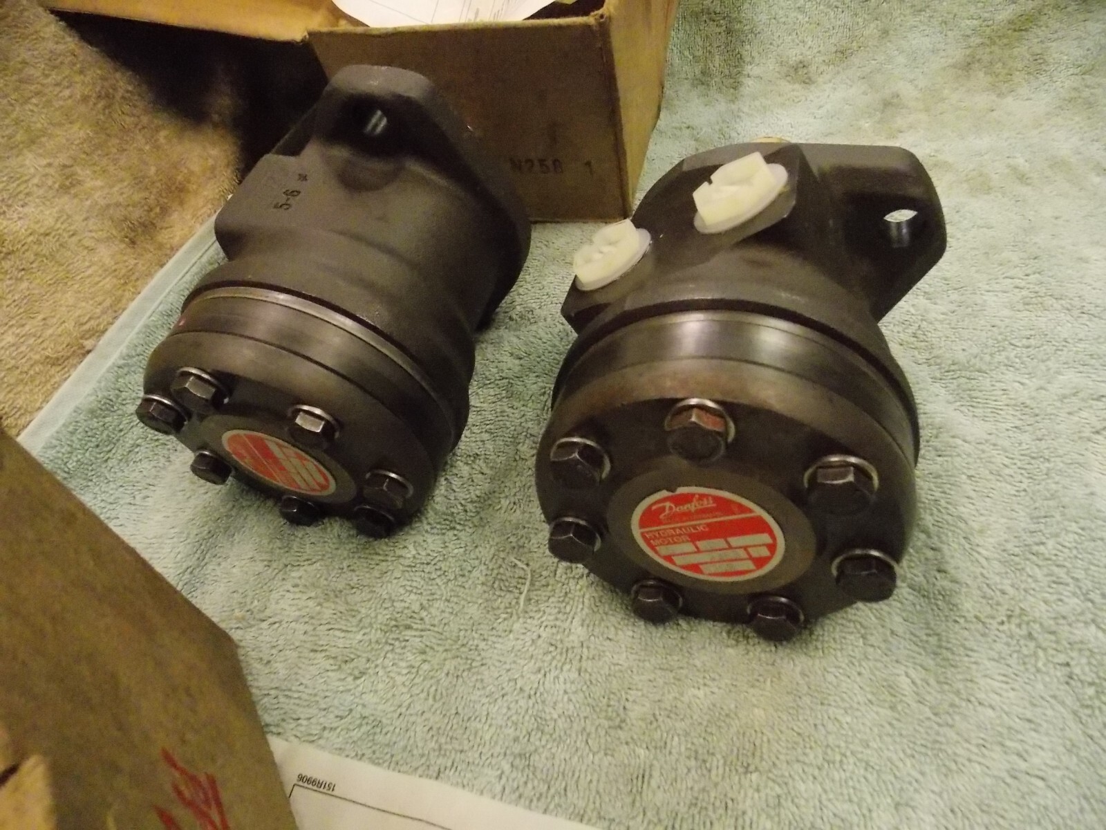 Danfoss N258 151-2383 Hydraulic Motor 1” Shaft Displace 4.9in3/r 2bolt Flange