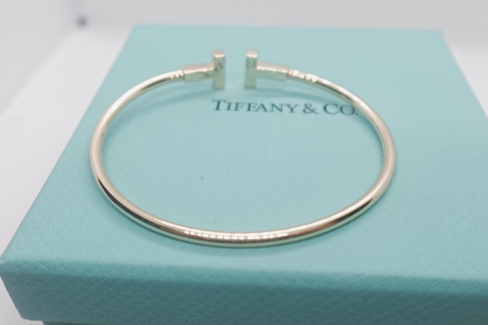 New.Tiiffany&Co.T Wire Bangle Bracelet 18k White Gold Diamond Size small