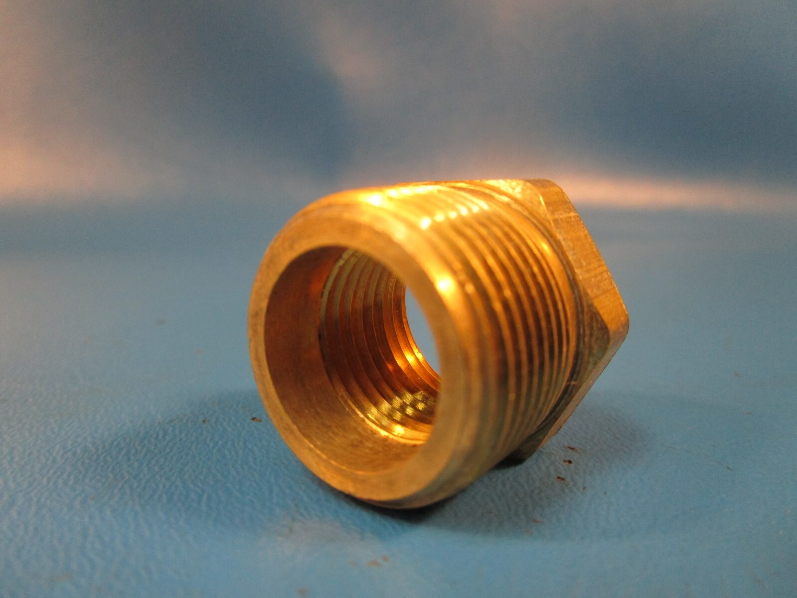 LOT OF 5 McMaster Carr 50785K71, 3/4″ NPT Male x 1/2″ NPT Female Brass Reducer