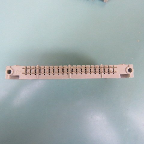 3M 3432-2303 Qty of 10 per Lot 40P 2R M R/A Au .1LS 3W S/LEj