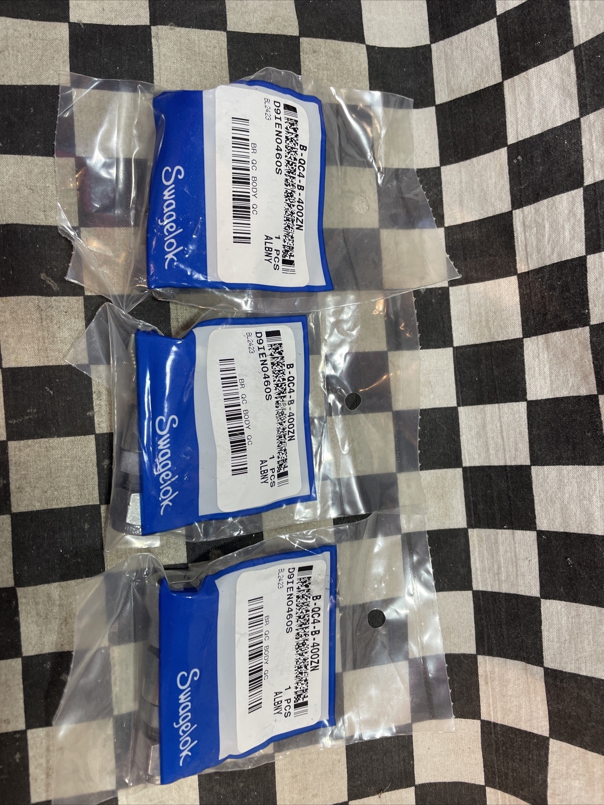 SWAGELOK B-QC4-B-400ZN, BQC4B400ZN, Quick Connect 1/4″ LOT OF 3 SHIPSAMEDAY#T18A